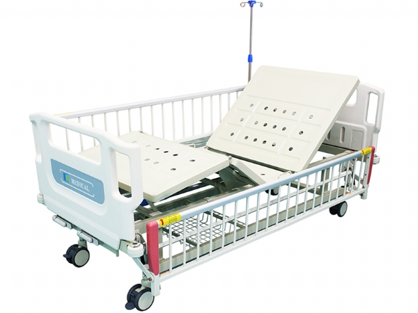 ABS掛式床頭沖孔雙搖護(hù)理床(四角剎車全覆式護(hù)欄)